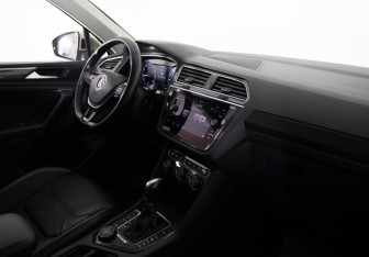 Подержанный автомобиль Volkswagen Tiguan 2018 года (11 фото)