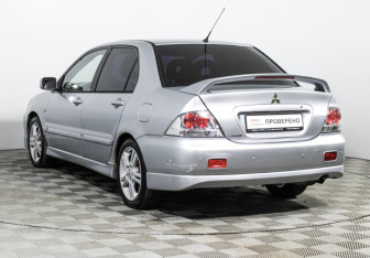 Подержанный автомобиль Mitsubishi Lancer Sedan 2006 года (7 фото)