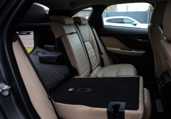 Подержанный автомобиль Jaguar F-Pace 2017 года (13 фото)