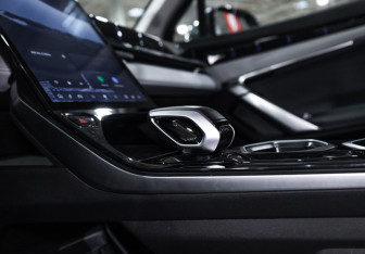 Подержанный автомобиль Geely Atlas 2024 года (19 фото)