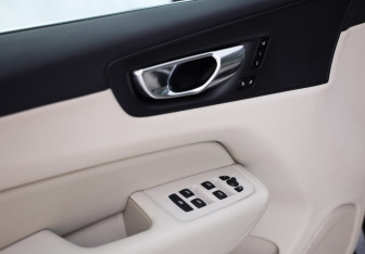 Подержанный автомобиль Volvo XC60 2021 года (21 фото)