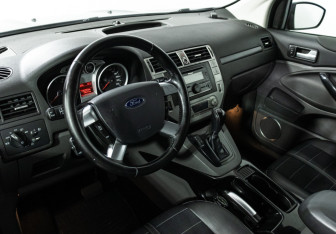 Подержанный автомобиль Ford Kuga 2012 года (11 фото)