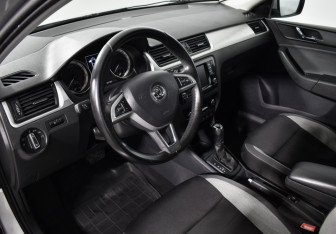 Подержанный автомобиль Skoda Rapid Liftback 2017 года (9 фото)