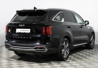 Подержанный автомобиль Kia Sorento 2022 года (5 фото)