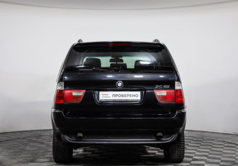 Подержанный автомобиль BMW X5 2005 года (6 фото)