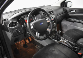 Подержанный автомобиль Ford Focus Wagon 2008 года (9 фото)