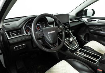 Подержанный автомобиль Haval M6 2023 года (11 фото)