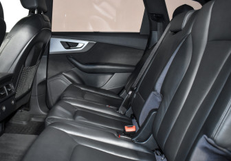 Подержанный автомобиль Audi Q7 2016 года (13 фото)