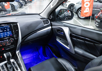 Подержанный автомобиль Mitsubishi Pajero Sport 2018 года (16 фото)
