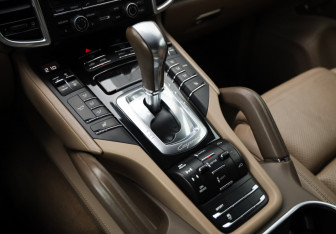 Подержанный автомобиль Porsche Cayenne 2013 года (18 фото)