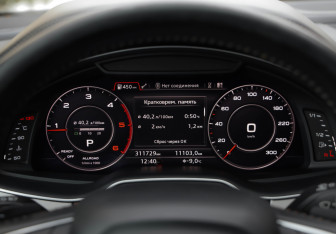 Подержанный автомобиль Audi Q7 2017 года (13 фото)