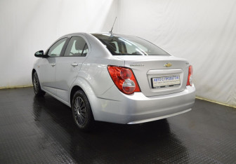 Подержанный автомобиль Chevrolet Aveo Sedan 2012 года (7 фото)