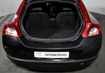 Подержанный автомобиль Volvo C30 2007 года (18 фото)