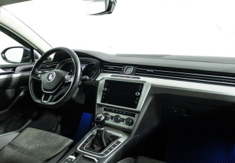 Подержанный автомобиль Volkswagen Passat Wagon 2017 года (9 фото)
