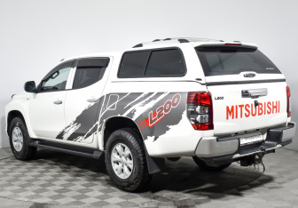 Подержанный автомобиль Mitsubishi L200 2022 года (7 фото)
