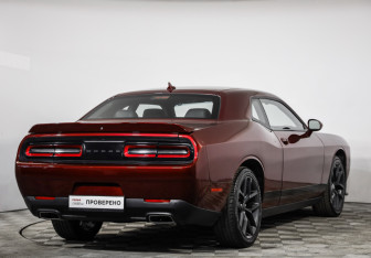 Подержанный автомобиль Dodge Challenger 2019 года (5 фото)