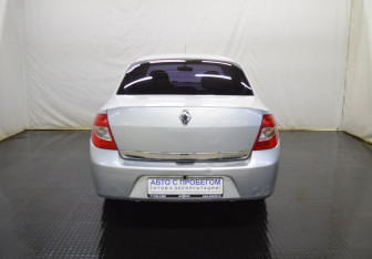 Подержанный автомобиль Renault Symbol 2008 года (6 фото)