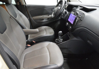 Подержанный автомобиль Renault Kaptur 2017 года (12 фото)