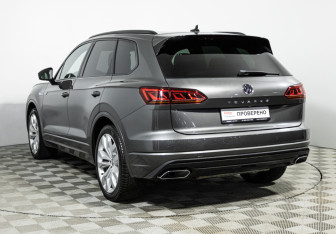 Подержанный автомобиль Volkswagen Touareg 2018 года (7 фото)