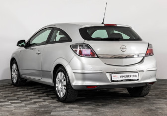 Подержанный автомобиль Opel Astra Hatchback 2010 года (7 фото)