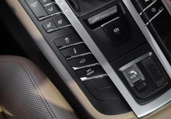 Подержанный автомобиль Porsche Macan 2020 года (24 фото)