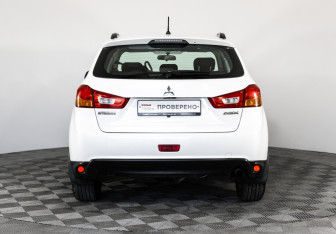 Подержанный автомобиль Mitsubishi ASX 2013 года (6 фото)