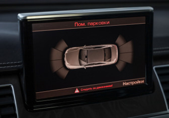 Подержанный автомобиль Audi A8 2011 года (17 фото)