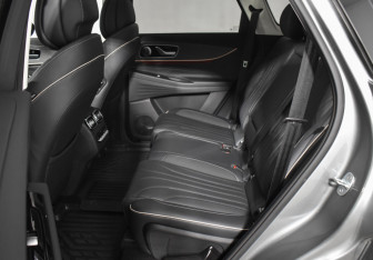 Подержанный автомобиль Jaecoo J8 2024 года (11 фото)