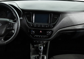 Подержанный автомобиль Hyundai Solaris Sedan 2019 года (14 фото)