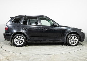 Подержанный автомобиль BMW X3 2009 года (4 фото)