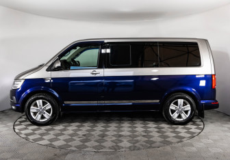 Подержанный автомобиль Volkswagen Multivan 2015 года (10 фото)
