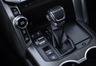 Подержанный автомобиль Toyota Land Cruiser Suv 2022 года (22 фото)