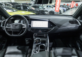 Подержанный автомобиль Geely Tugella 2024 года (14 фото)