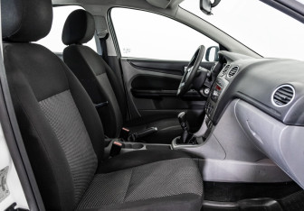 Подержанный автомобиль Ford Focus Wagon 2010 года (13 фото)