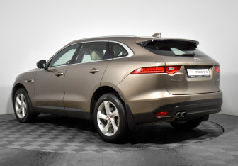 Подержанный автомобиль Jaguar F-Pace 2016 года (7 фото)