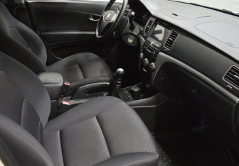 Подержанный автомобиль SsangYong Actyon 2011 года (11 фото)