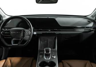 Подержанный автомобиль Omoda C5 2022 года (13 фото)