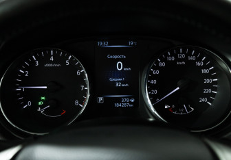 Подержанный автомобиль Nissan Qashqai 2014 года (12 фото)