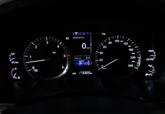 Подержанный автомобиль Lexus LX 2015 года (12 фото)