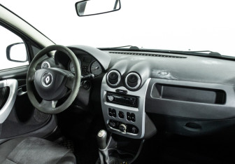 Подержанный автомобиль Renault Sandero 2011 года (9 фото)