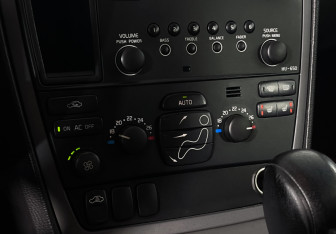 Подержанный автомобиль Volvo XC70 2007 года (14 фото)