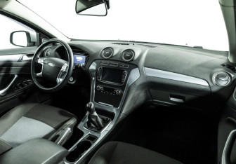 Подержанный автомобиль Ford Mondeo Sedan 2011 года (9 фото)