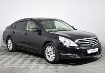 Подержанный автомобиль Nissan Teana 2011 года (3 фото)
