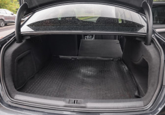 Подержанный автомобиль Audi A4 Sedan 2013 года (25 фото)