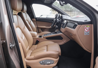 Подержанный автомобиль Porsche Macan 2017 года (26 фото)