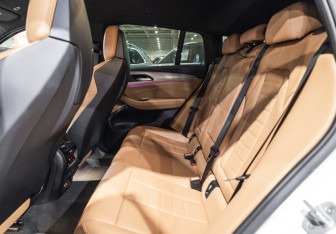 Подержанный автомобиль BMW X4 2020 года (18 фото)