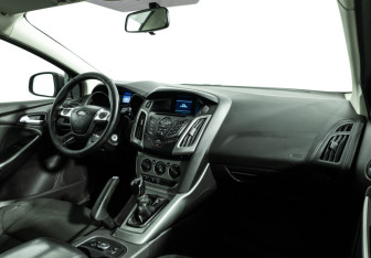 Подержанный автомобиль Ford Focus Sedan 2014 года (9 фото)