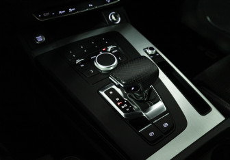 Подержанный автомобиль Audi Q5 2019 года (15 фото)