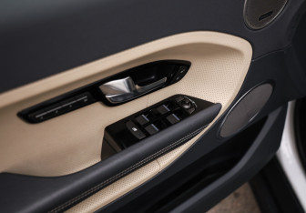 Подержанный автомобиль Land Rover Range Rover Evoque 2013 года (23 фото)