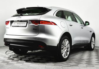 Подержанный автомобиль Jaguar F-Pace 2017 года (5 фото)